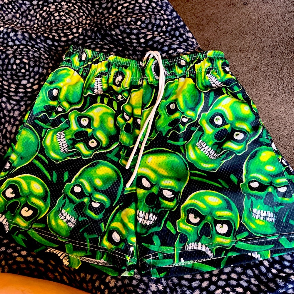 “Skulley “ Short Bravest Studios 
Side Small 

Brand New Never Worn